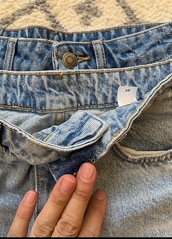 Zara yırtık detaylı yırtmaçlı kot şort - Görsel 10