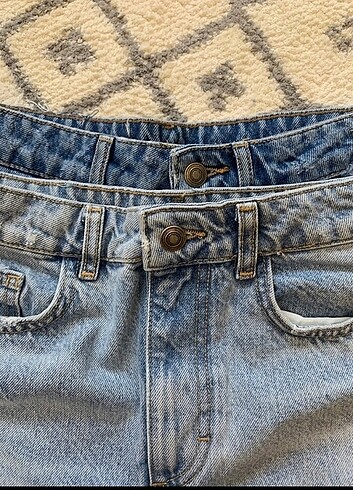 Zara yırtık detaylı yırtmaçlı kot şort - Görsel 11