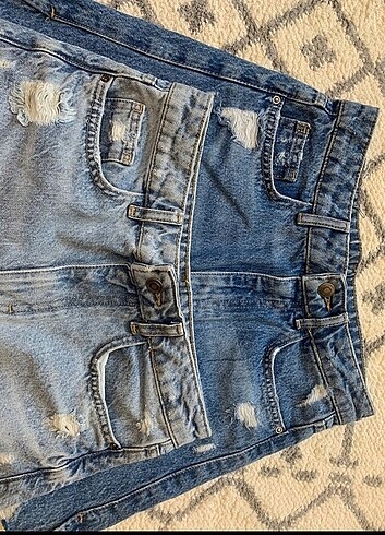 Zara yırtık detaylı yırtmaçlı kot şort - Görsel 12