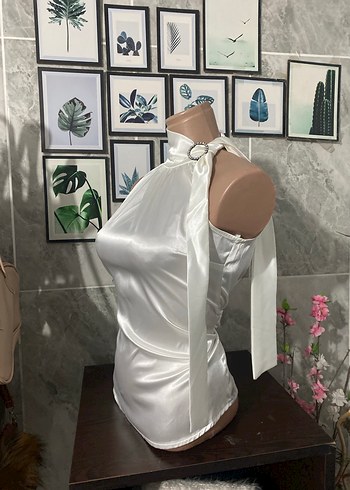 Beyaz Drapeli Halter Yaka Kadın Bluz - Görsel 4