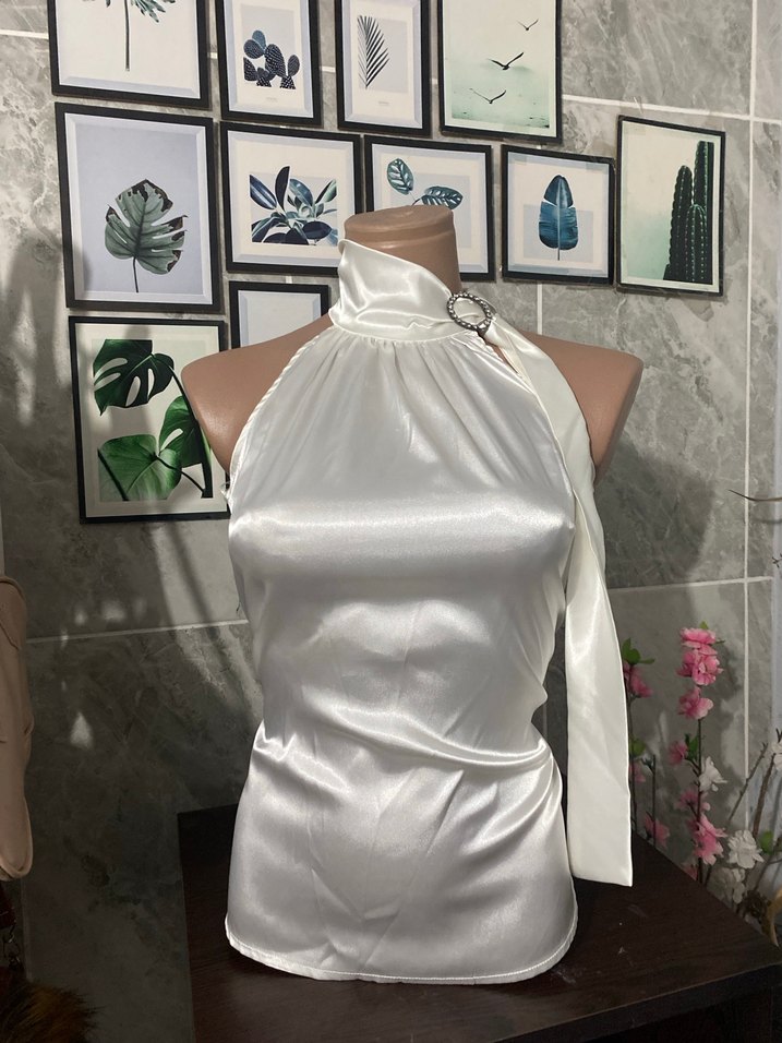 Beyaz Drapeli Halter Yaka Kadın Bluz - Görsel 3