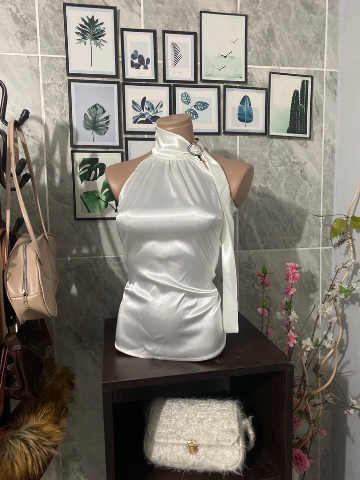 Beyaz Drapeli Halter Yaka Kadın Bluz - Görsel 2