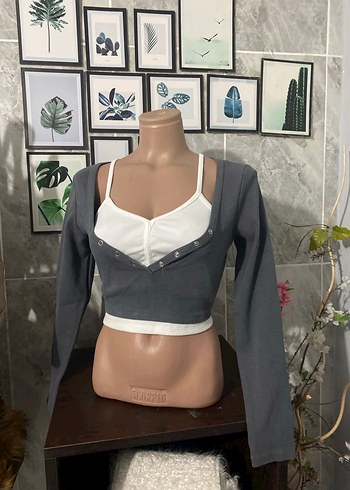 Düğmeli Gri Uzun Kollu Crop Top - Görsel 3