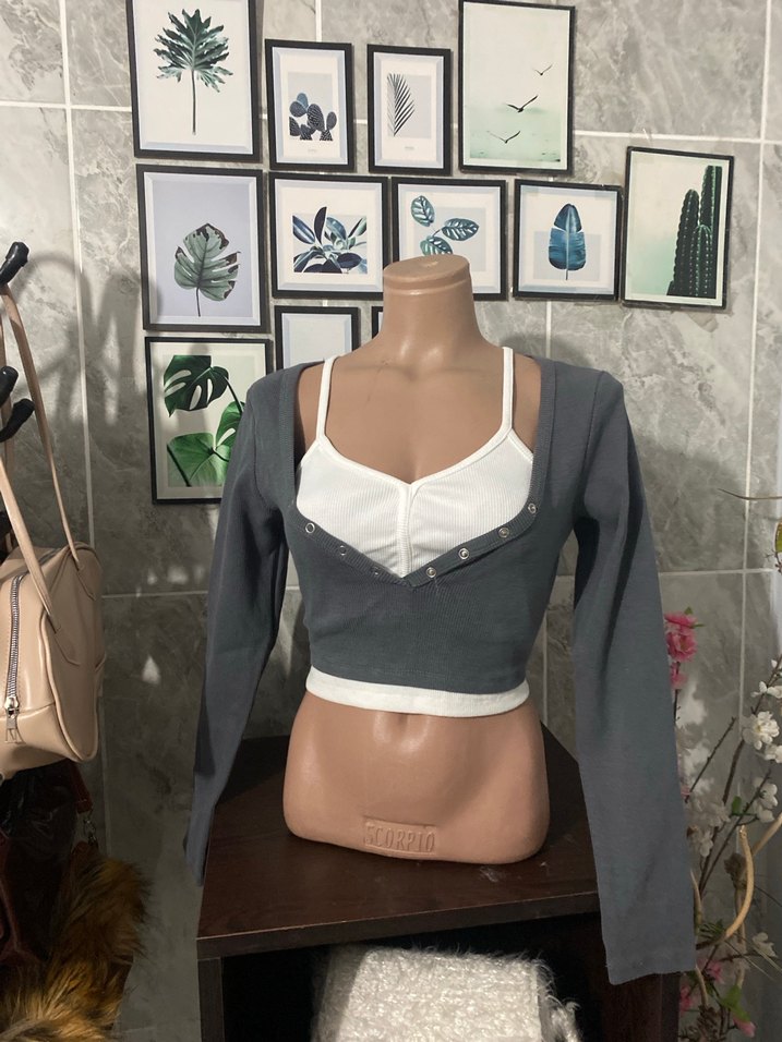 Düğmeli Gri Uzun Kollu Crop Top - Görsel 4