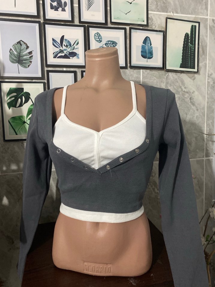 Düğmeli Gri Uzun Kollu Crop Top - Görsel 2