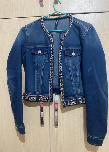 Zincir Detaylı Mavi Kadın Kot Ceket - Görsel 2