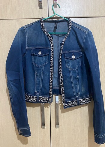Zincir Detaylı Mavi Kadın Kot Ceket - Görsel 4