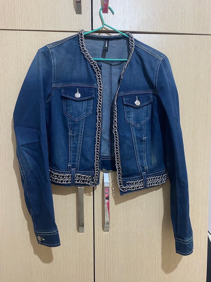 Zincir Detaylı Mavi Kadın Kot Ceket - Görsel 3