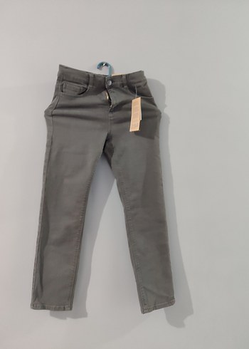 Gri Kemerli Erkek Çocuk Denim Pantolon