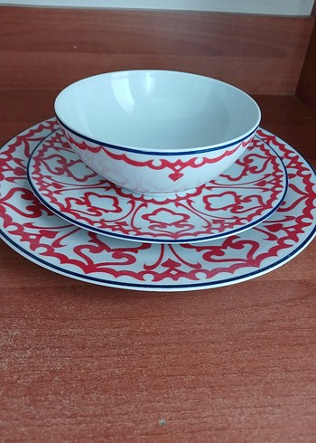 Kırmızı Desenli Yemek Takımı
