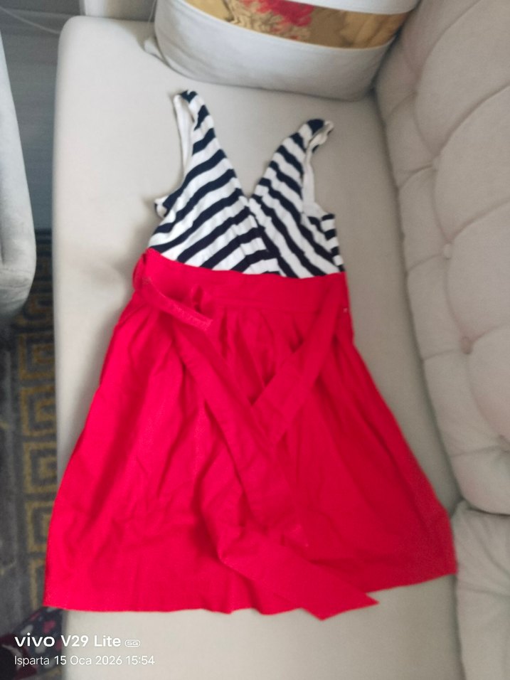 Kırmızı Etekli Çizgili V Yaka Midi Elbise - Görsel 2