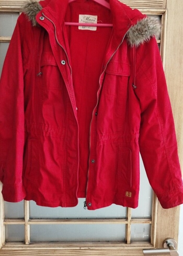 Kırmızı trençkot - Görsel 3