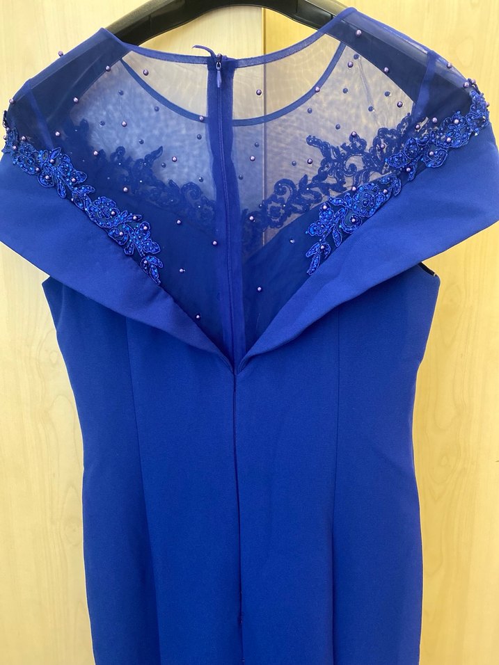 Mavi İşlemeli V Yaka Uzun Elbise - Görsel 2