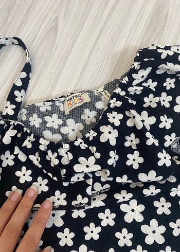 Çiçek Desenli Askılı Fırfırlı Kız Bluzu - Görsel 2