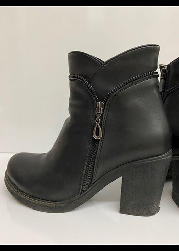Siyah Deri Tokalı Kadın Bot - Görsel 3