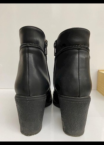 Siyah Deri Tokalı Kadın Bot - Görsel 2