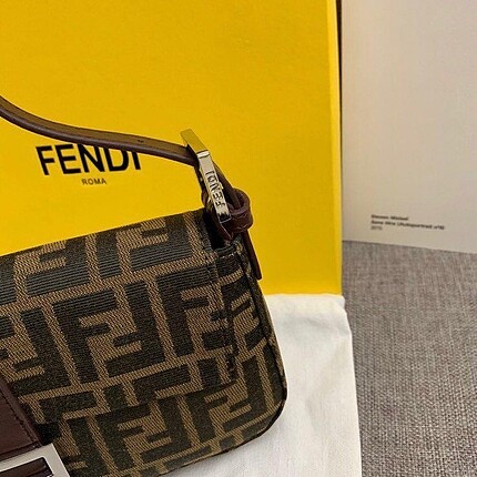  Beden kahverengi Renk Fendi Kol Çantası