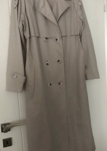 Bej Kumaşta Kuşaklı Uzun Trençkot - Görsel 3