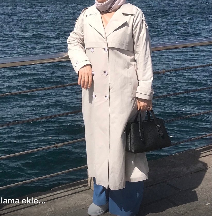 Bej Kumaşta Kuşaklı Uzun Trençkot - Görsel 2