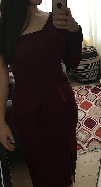 m Beden bordo Renk Zara model tek kol tek yırtmaçlı midi kalem elbise