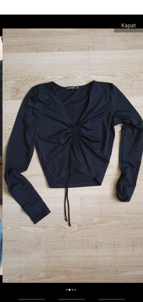 V Yaka Siyah Crop Top - Görsel 2