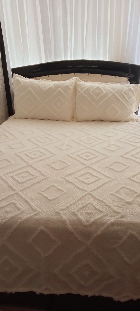 Beyaz Kabartmalı Yatak Örtüsü - Görsel 3