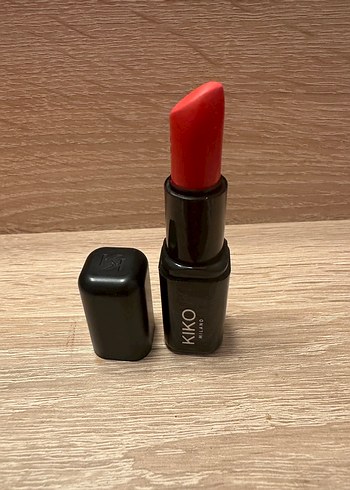 KIKO Milano Kırmızı Ruj - Görsel 2