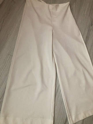 Diğer Çok kullanışlı beyaz hafif kısa bol paça pantolon. 