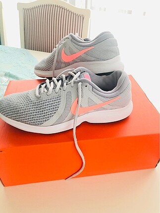 Nike kadın spor ayakkabı