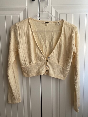 Kısa crop hırka bluz
