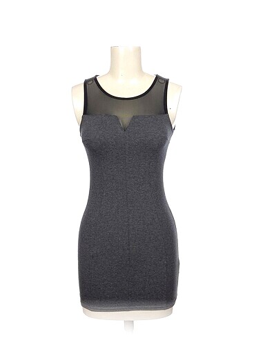 H&M Kısa Elbise %70 İndirimli.