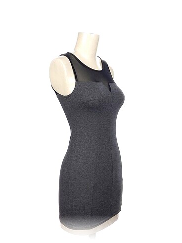 H&M H&M Kısa Elbise %70 İndirimli.