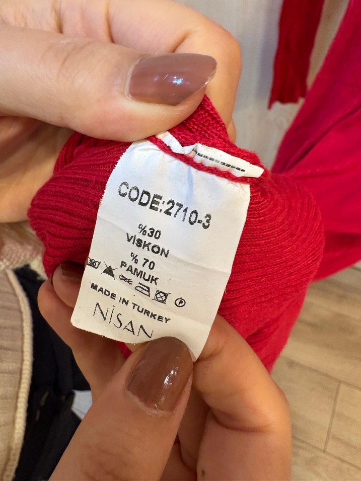 Kırmızı V Yakalı Uzun Triko Elbise - Görsel 4