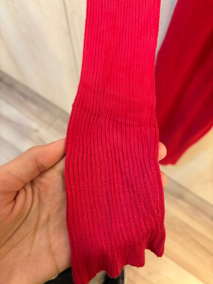 Kırmızı V Yakalı Uzun Triko Elbise - Görsel 3