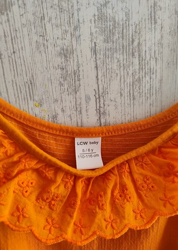 LC Waikiki Çiçek İşlemeli Fırfırlı Bohem Kız Elbisesi 150 250 TL arası
