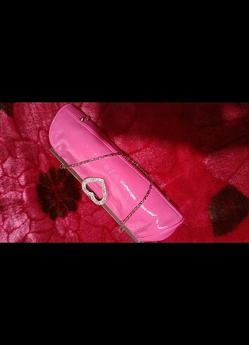 Zara Pembe canta
