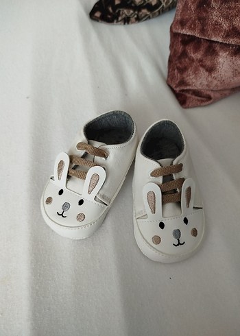 H&M Erkek Bebek Beyaz Tavşanlı İlk Adım Ayakkabısı