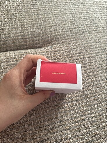 Zara Zara red vanilla