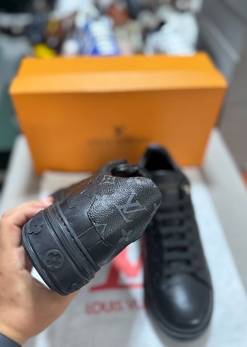 42 Beden siyah Renk Louis Vuitton Siyah Nakışlı Spor Ayakkabı