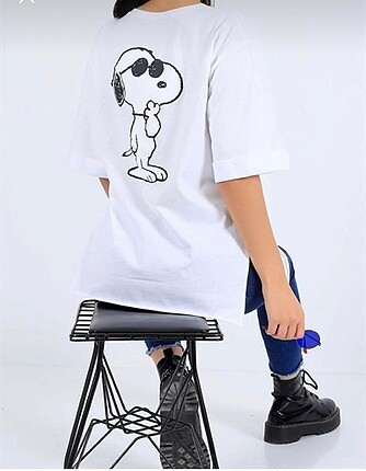 l Beden Oversize kalıp yandan yırtmaclı yarım kol tshirt