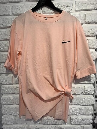 m Beden Oversize kalıp yandan yırtmaclı yarım kol Nike tshirt