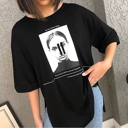 Markasız Ürün Oversize kalıp yandan yırtmaclı yarım kol tshirt