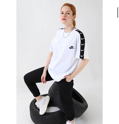 l Beden Nakış işlemeli oversize kalıp Nike Tshirt