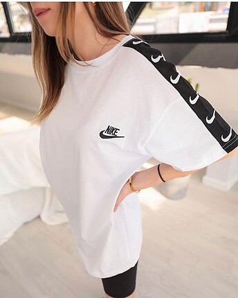 Nike Nakış işlemeli oversize kalıp Nike Tshirt