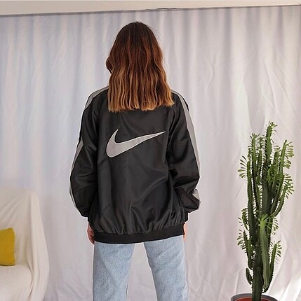 m Beden Reflektör detaylı nakış işlemeli Nike yağmurluk