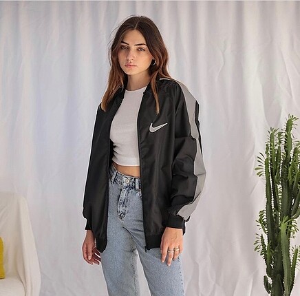 m Beden siyah Renk Reflektör detaylı nakış işlemeli Nike yağmurluk