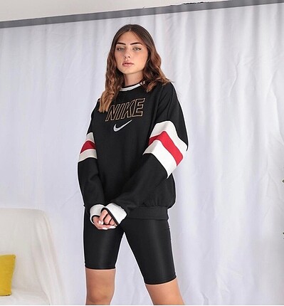 Nike Nakış işlemeli oversize kalıp Nike sweat