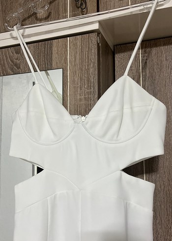 Mango Beyaz Straplez Uzun tulum Yırtmaçlı