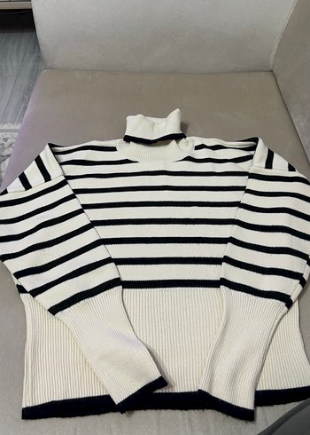 Kadın Beyaz Siyah Çizgili Boğazlı Kazak - Görsel 2