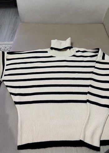 Kadın Beyaz Siyah Çizgili Boğazlı Kazak - Görsel 4